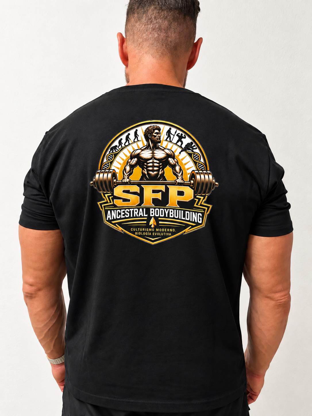 Vista trasera de camiseta SFP con el logotipo situado a la altura de las escápulas